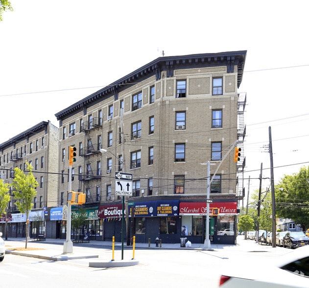 Primary Photo Of 2560-2570 E Tremont Ave, Bronx Apartments For Lease