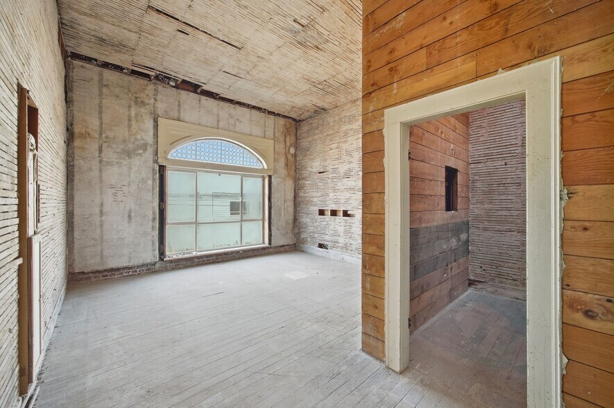 More Photos Of 104 Spruce St E, Ilwaco General Retail For Sale