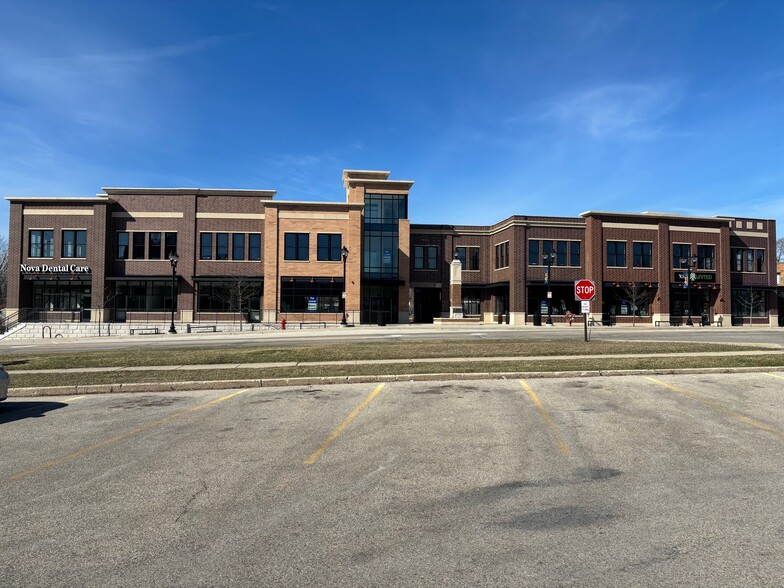 More Photos Of 440 E Hawley St, Mundelein Storefront Retail Office For Lease