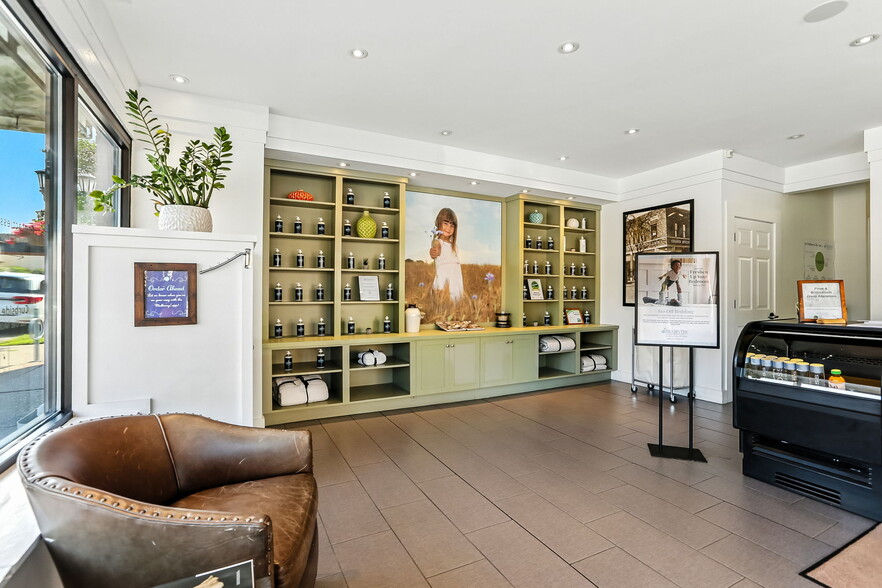 More Photos Of 976-978 Grand Ave, Saint Paul Storefront Retail Residential For Sale