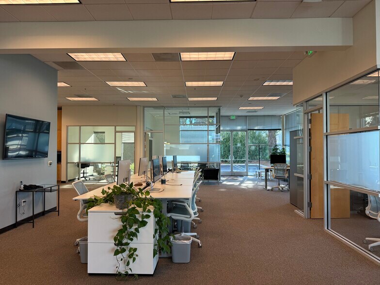 More Photos Of 555 Clyde Ave, Mountain View Office For Lease