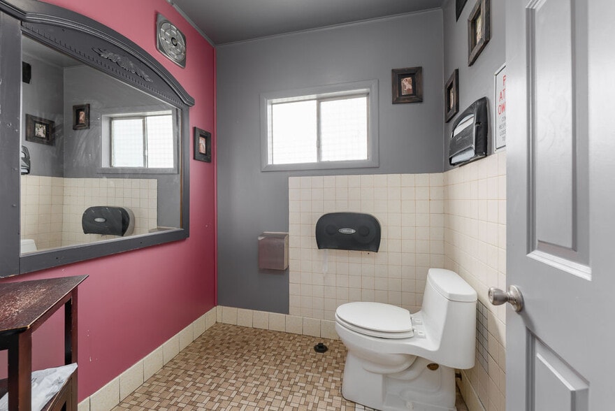 More Photos Of 125 Opresik Ln, Myrtle Creek Bar For Sale