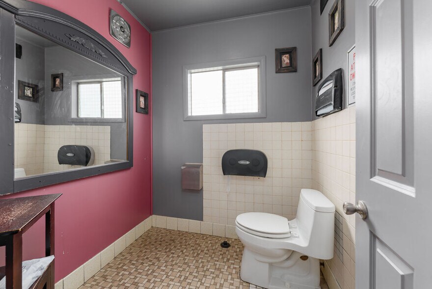More Photos Of 172 S Old Pacific Hwy, Myrtle Creek Bar For Sale