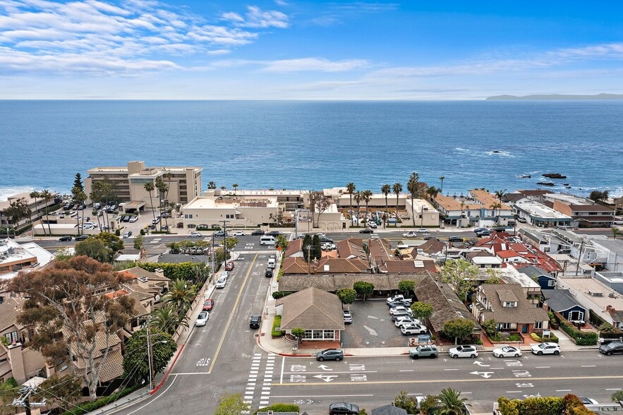 More Photos Of 1495 Glenneyre St, Laguna Beach Freestanding For Lease