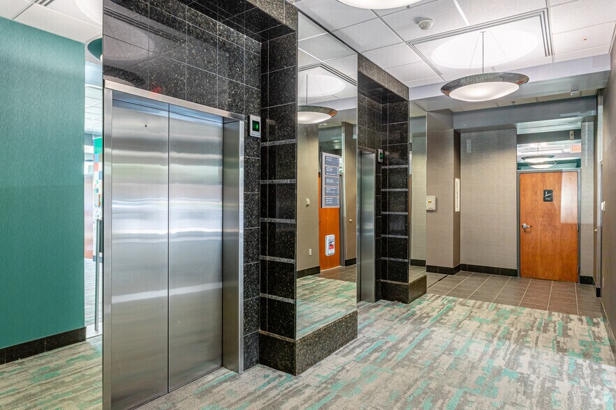 More Photos Of 5417 Pinnacle Point Dr, Rogers Office For Lease