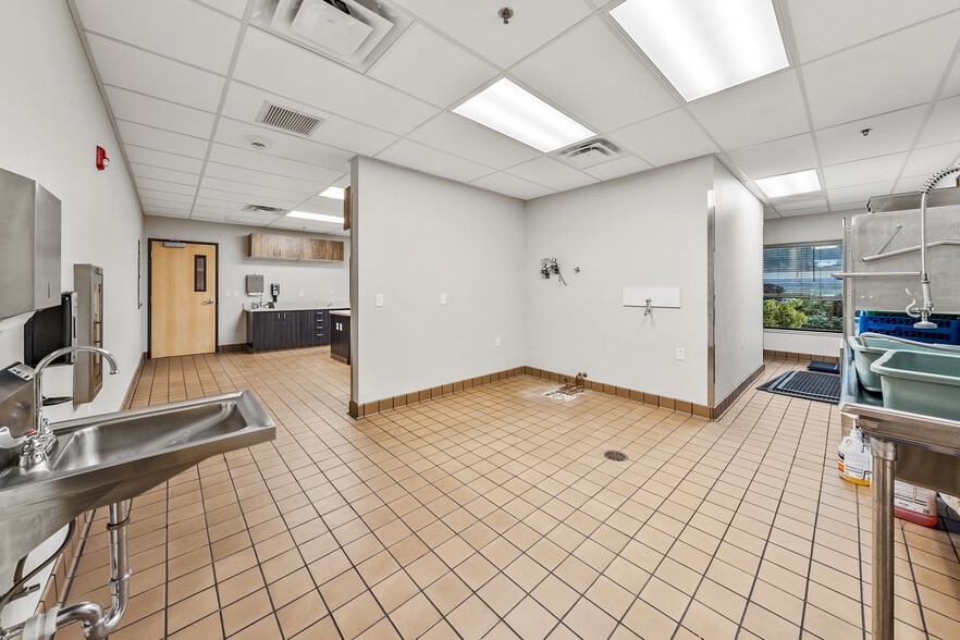 More Photos Of 2166 NW Vine St, Grants Pass Medical For Sale