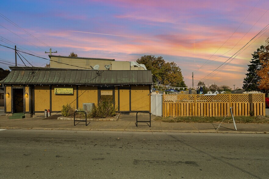 More Photos Of 3934-3938 Decoursey Ave, Covington Bar For Sale