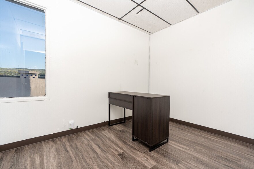 More Photos Of 4650 Border Village Rd, San Ysidro Office For Lease
