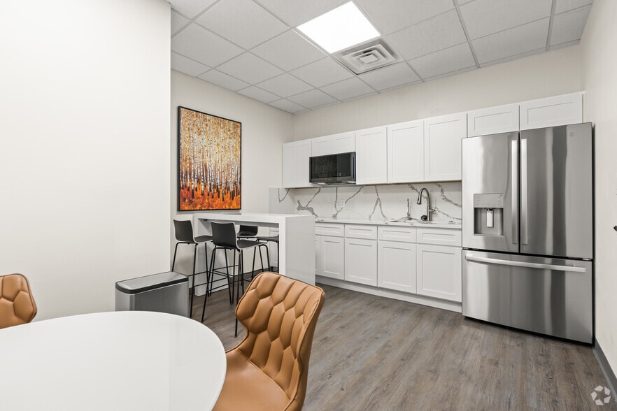 More Photos Of 5751 Kroger Dr, Fort Worth Office For Lease