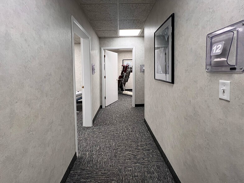 More Photos Of 6800 78th Ave N, Brooklyn Park Office For Lease