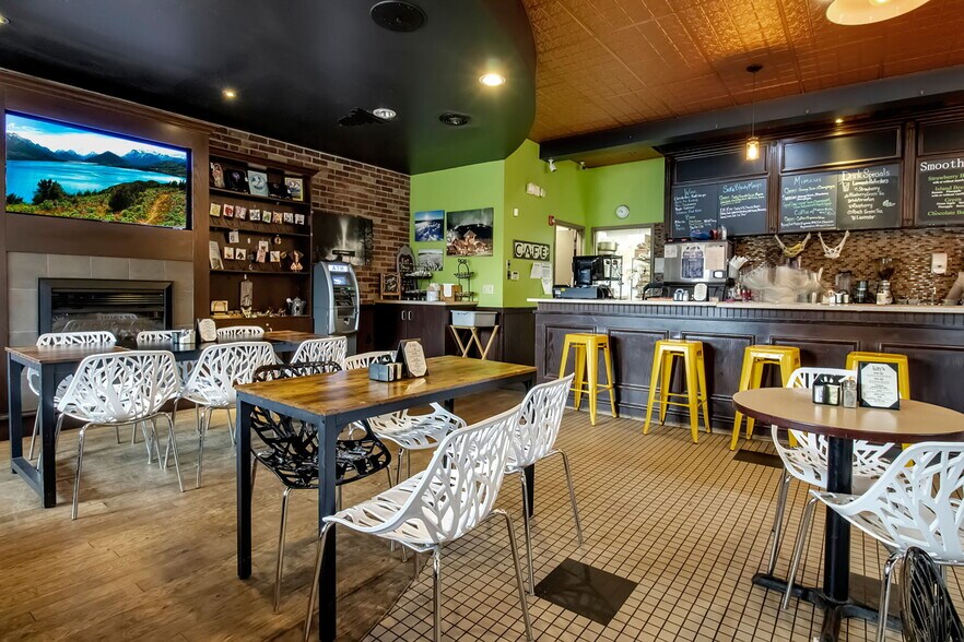 More Photos Of 38 Washington St, Ellicottville Storefront For Sale