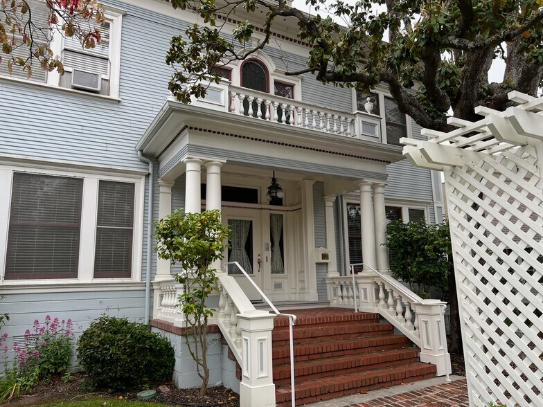 More Photos Of 8-10 Keller St, Petaluma Office For Lease