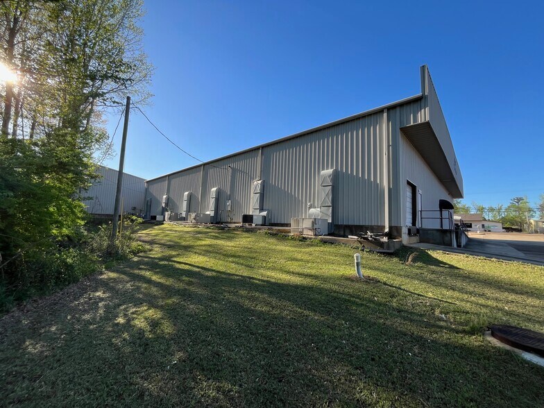 More Photos Of 1103 E Main St, Philadelphia Storefront For Sale