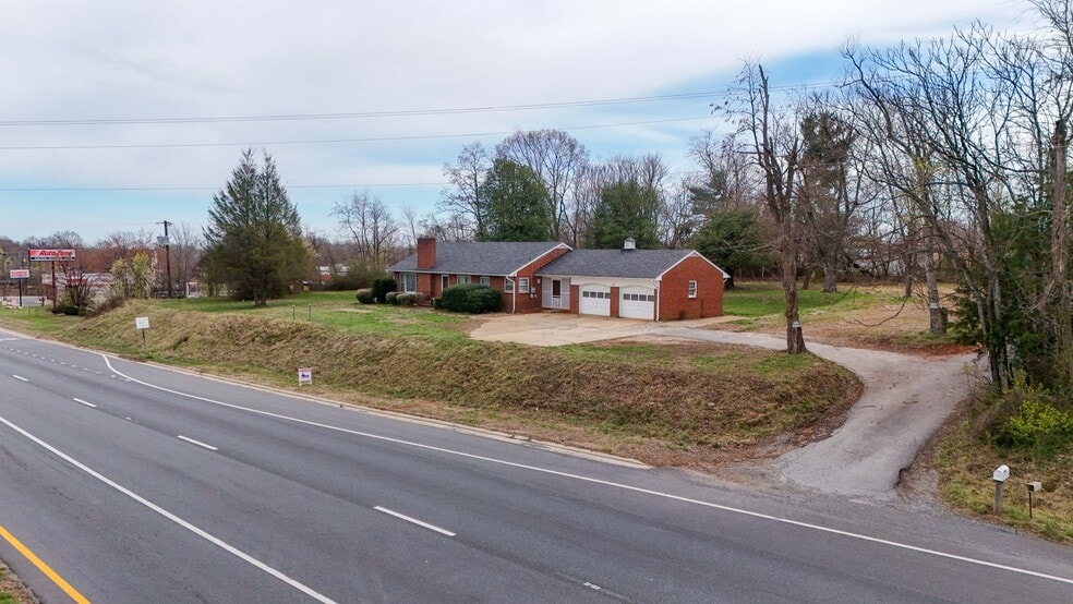 More Photos Of 1001 E Lynchburg Salem Tpke, Bedford Office For Sale