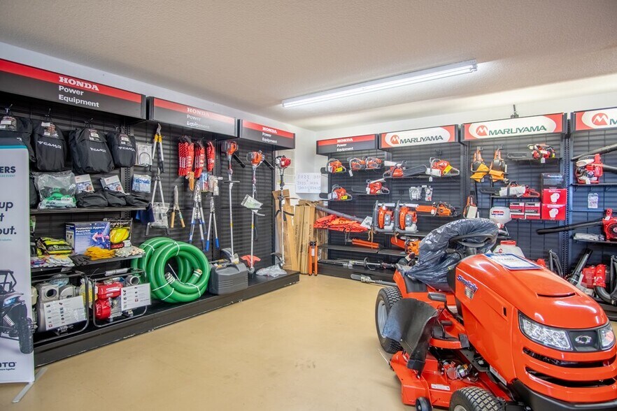 More Photos Of 424 Terrell Rd, Franklin Showroom For Sale