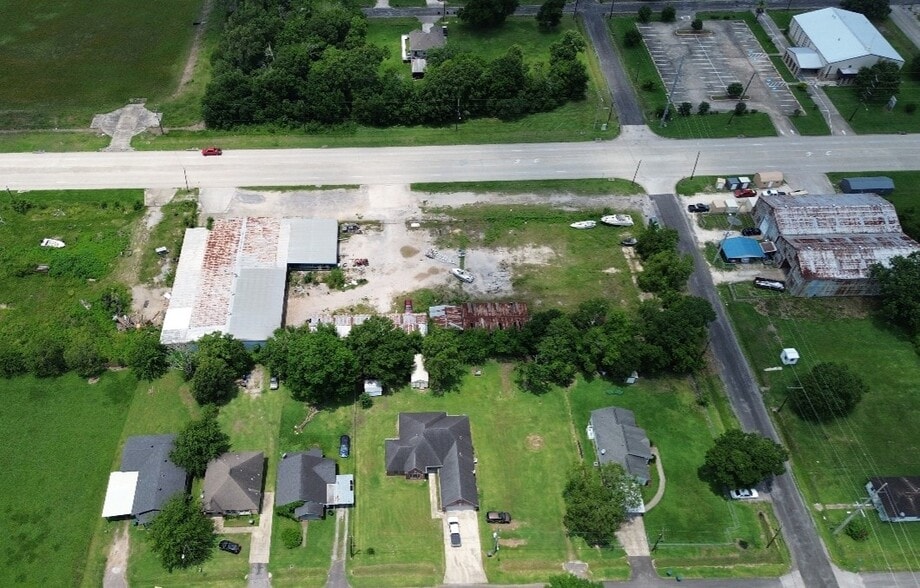 More Photos Of 3999 S 11th St, Beaumont Light Manufacturing For Sale