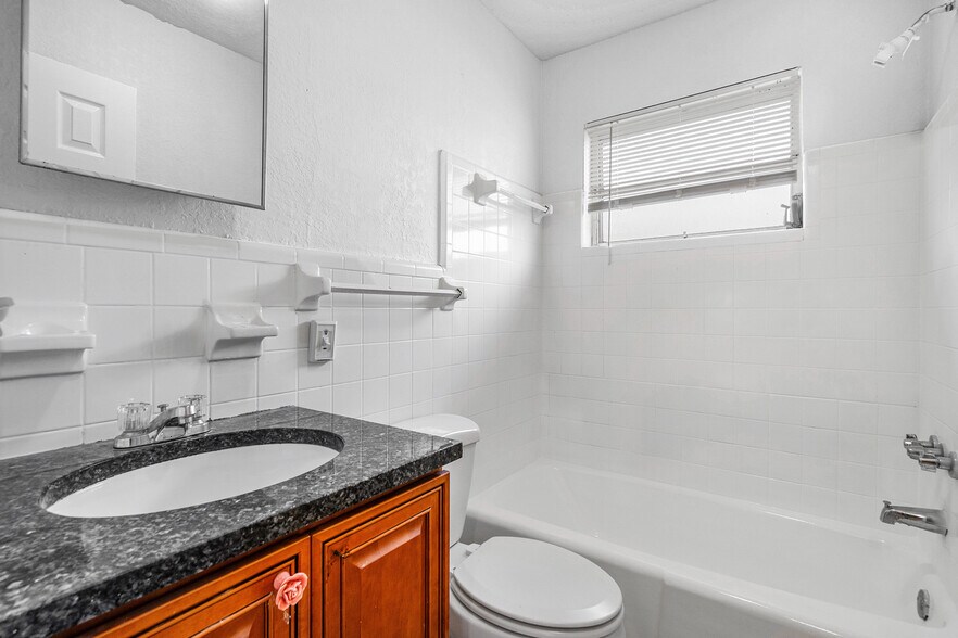 More Photos Of 925 S K St, Lake Worth Apartments For Sale