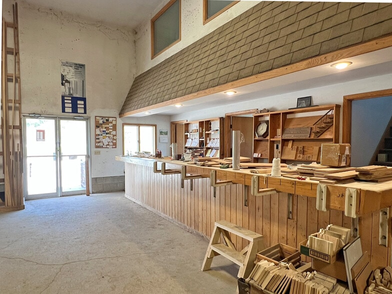 More Photos Of 9711 Perry Hwy, Waterford Warehouse For Sale