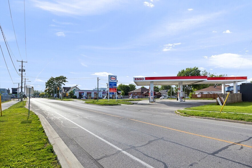 More Photos Of 33 Oak St E, Leamington Convenience Store For Sale