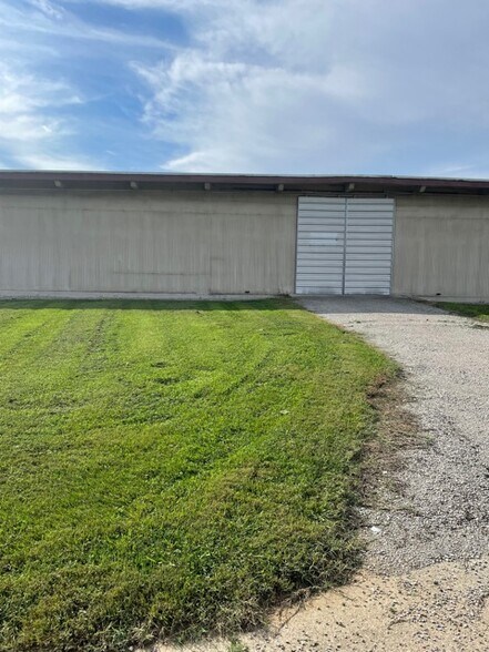 More Photos Of 2501 Millers Ln, Louisville Warehouse For Lease