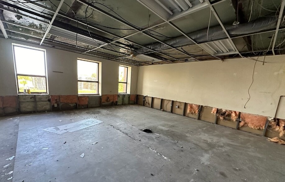 More Photos Of 50 Niagara St, St Catharines Manufacturing For Lease