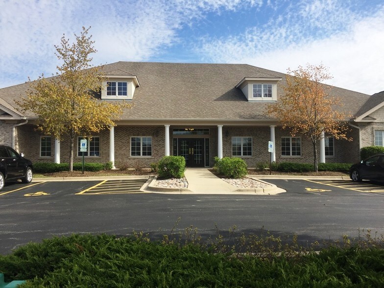 More Photos Of 3 Executive Ct, South Barrington Medical For Lease