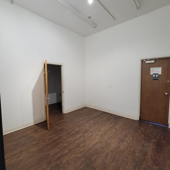 More Photos Of 810-822 W Lake St, Minneapolis Storefront Retail Residential For Lease