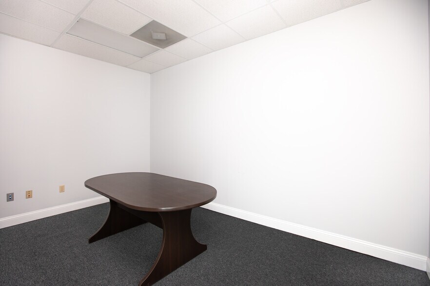 More Photos Of 6933 Crumpler Blvd, Olive Branch Office For Lease