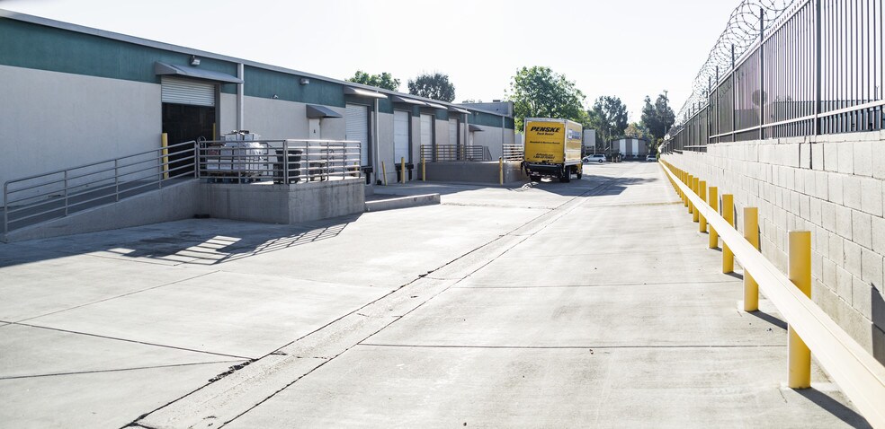 More Photos Of 12701 Van Nuys Blvd, Pacoima Warehouse For Lease