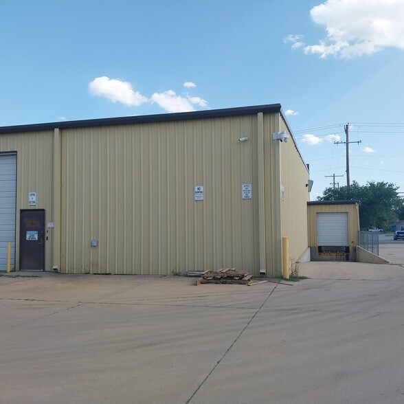 More Photos Of 2710 W Pawnee St, Wichita Manufacturing For Sale