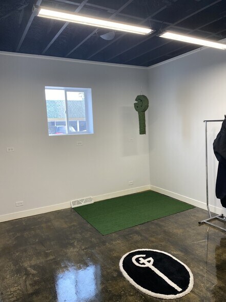 More Photos Of 18159 Dixie Hwy, Homewood Storefront Retail Office For Sale