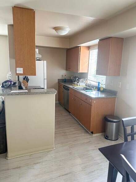 More Photos Of 13430 Victory Blvd, Van Nuys Apartments For Sale