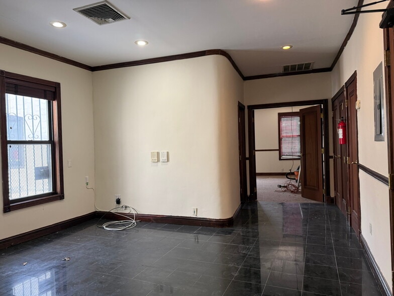 More Photos Of 2530 Boston Rd, Bronx Storefront Retail Office For Sale