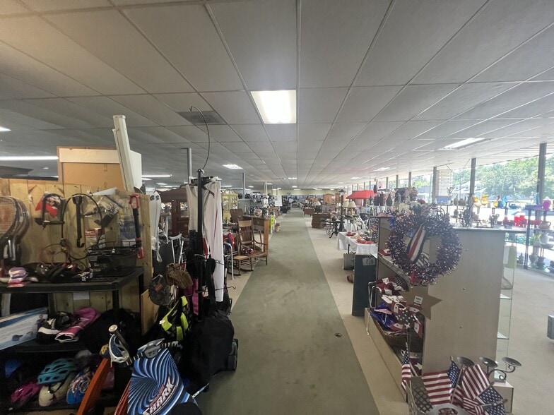 More Photos Of 2568 Canton Rd, Marietta Freestanding For Lease