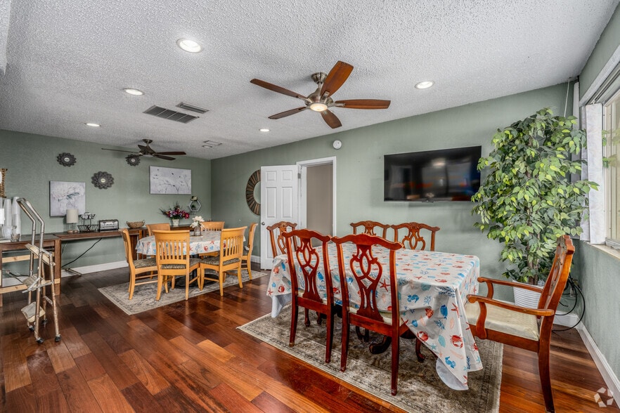 More Photos Of 640 S Ridgewood Ave, Daytona Beach Hotel For Sale