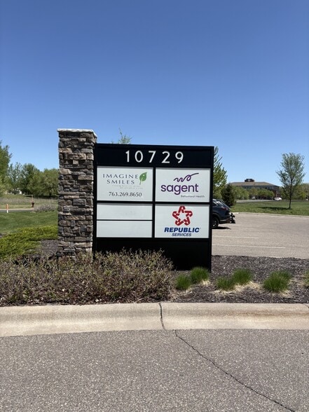 More Photos Of 10729 Town Square Dr NE, Blaine Medical For Lease