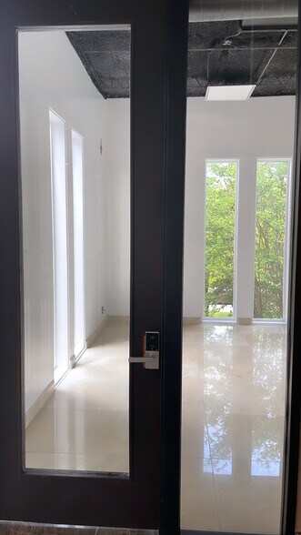 More Photos Of 8403 Westglen Dr, Houston Flex For Sale