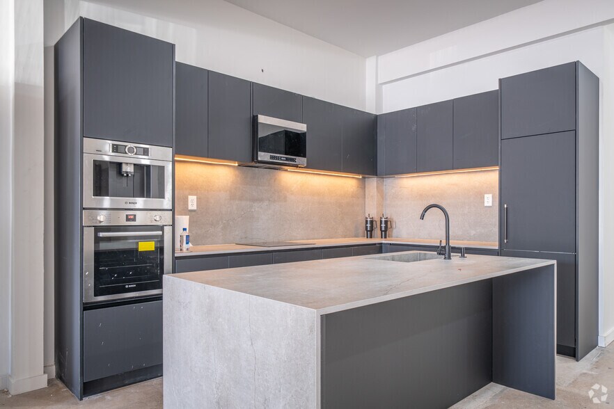 More Photos Of 3330 Audley St, Houston Storefront Retail Office For Sale