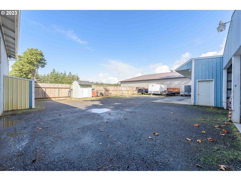 More Photos Of 1515 Newmark Ave, Coos Bay Auto Dealership For Sale