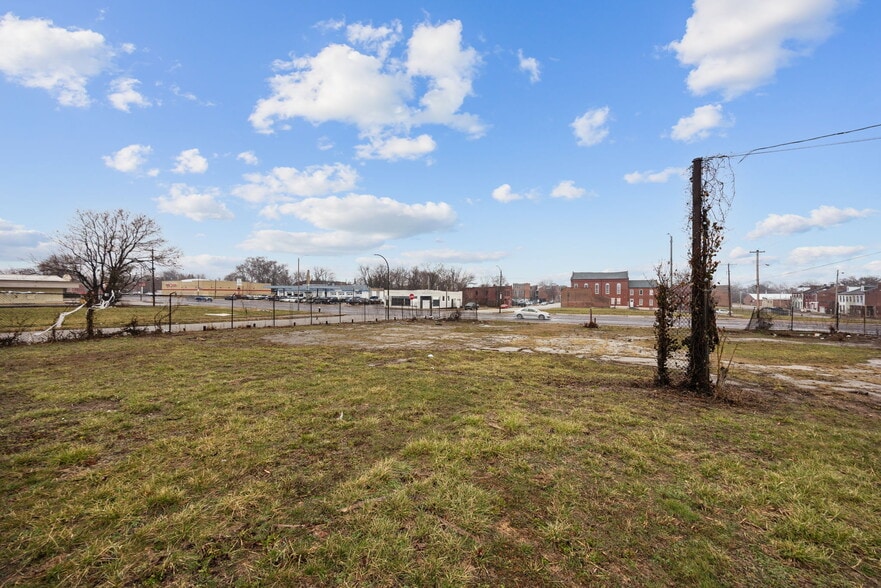 More Photos Of 2600 N Florissant Ave, Saint Louis Flex For Sale
