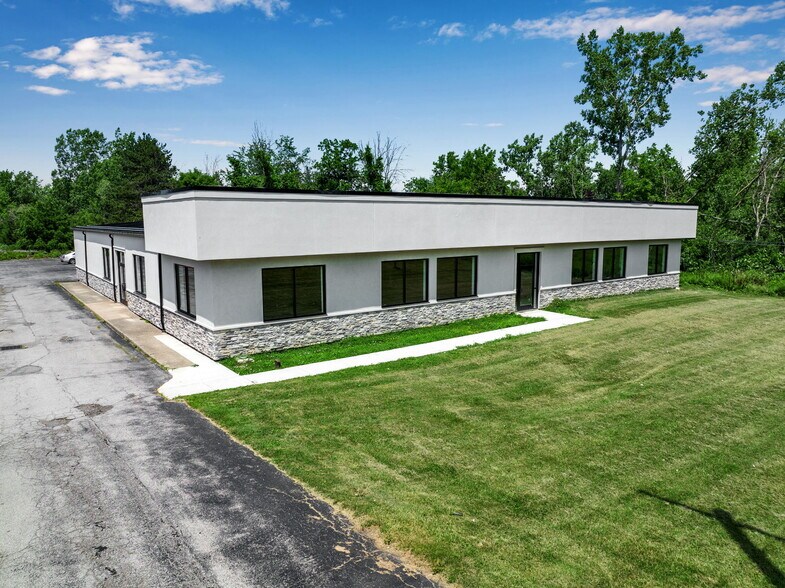 More Photos Of 3310 Southwestern Blvd, Orchard Park Freestanding For Lease