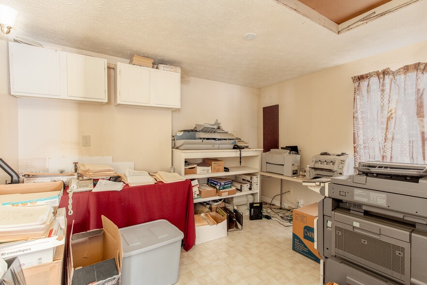 More Photos Of 1367 SW Highway 138, Riverdale Office For Sale