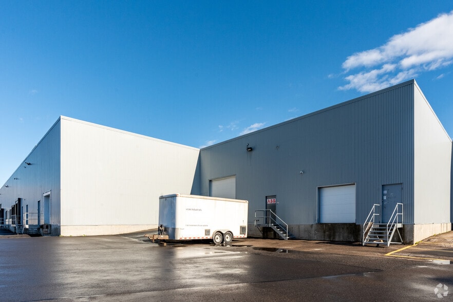 More Photos Of 2500 Rue Jean-Perrin, Québec Unknown For Lease