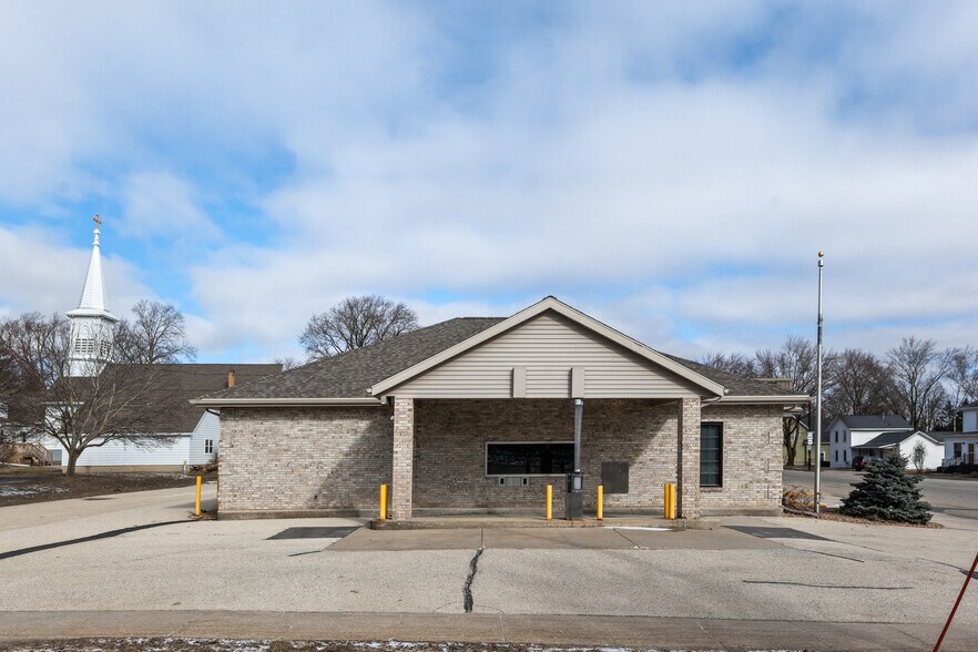 More Photos Of 102 S Woodward St, Brandon Service Station For Sale