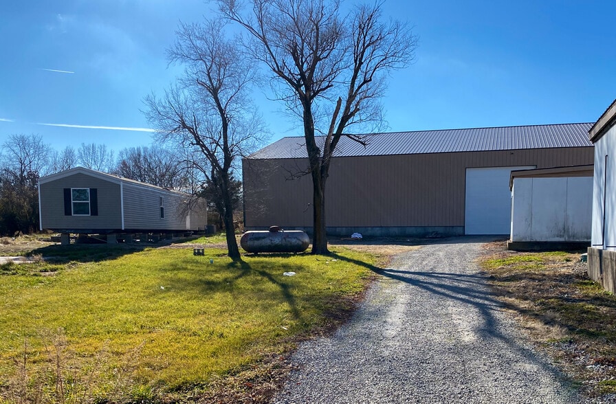 More Photos Of 25817 State Hwy 64, Pittsburg Supermarket For Sale