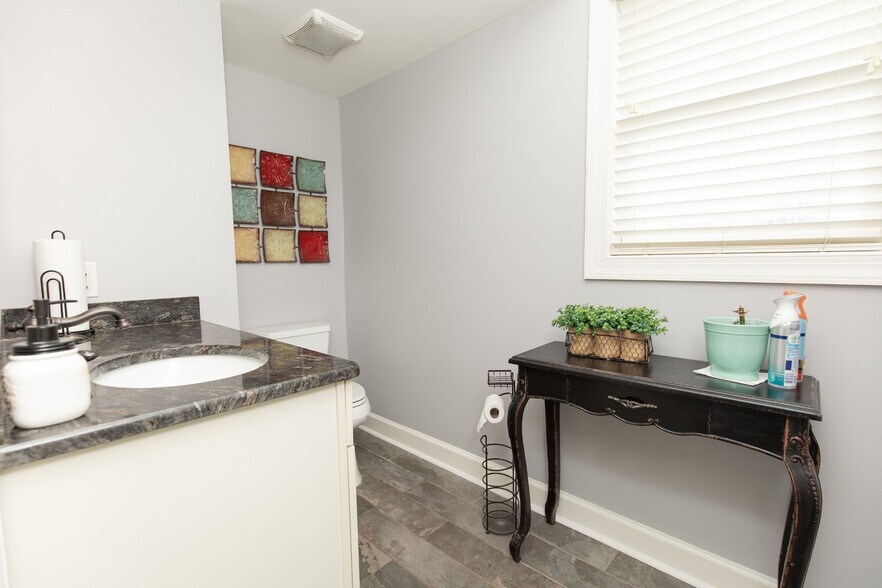 More Photos Of 111 Shivel Dr, Hendersonville Office For Sale