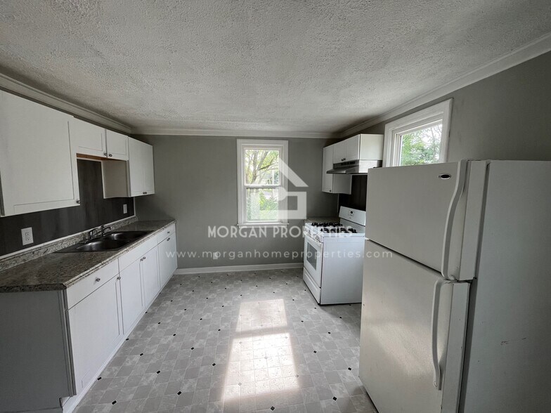 More Photos Of 1900 Broadway St, Anderson Storefront Retail Office For Sale