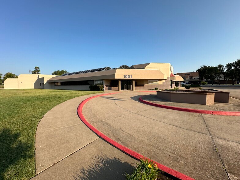 More Photos Of 1001 S Douglas Blvd, Oklahoma City Medical For Lease