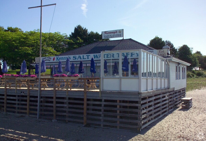 More Photos Of 180-182 Onset Ave, East Wareham Restaurant For Lease