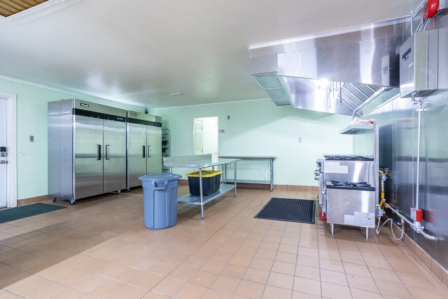 More Photos Of 10204 Se State Road 100, Starke Flex For Sale